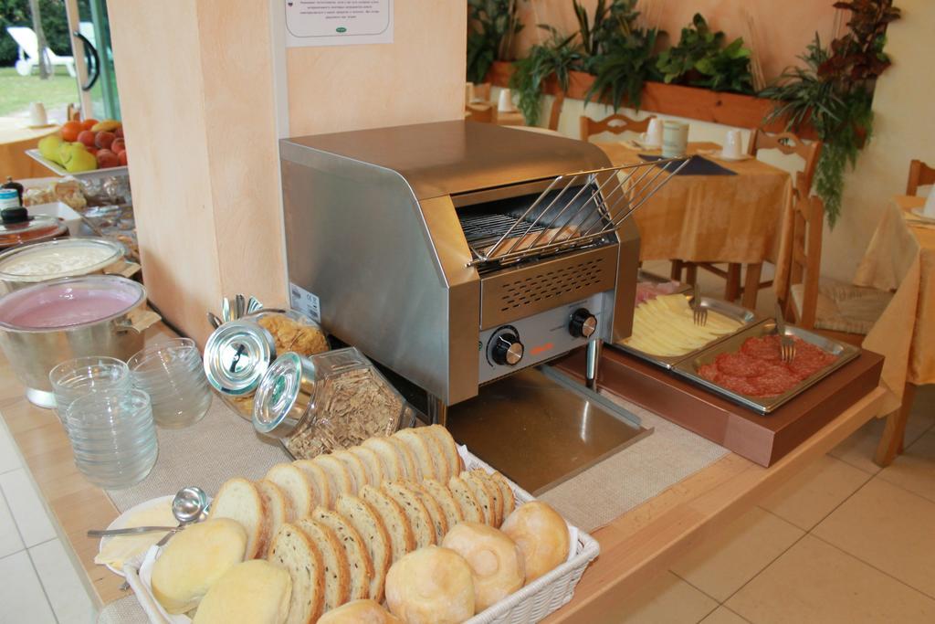 לידו די קלאסה Hotel Astor B&B מראה חיצוני תמונה