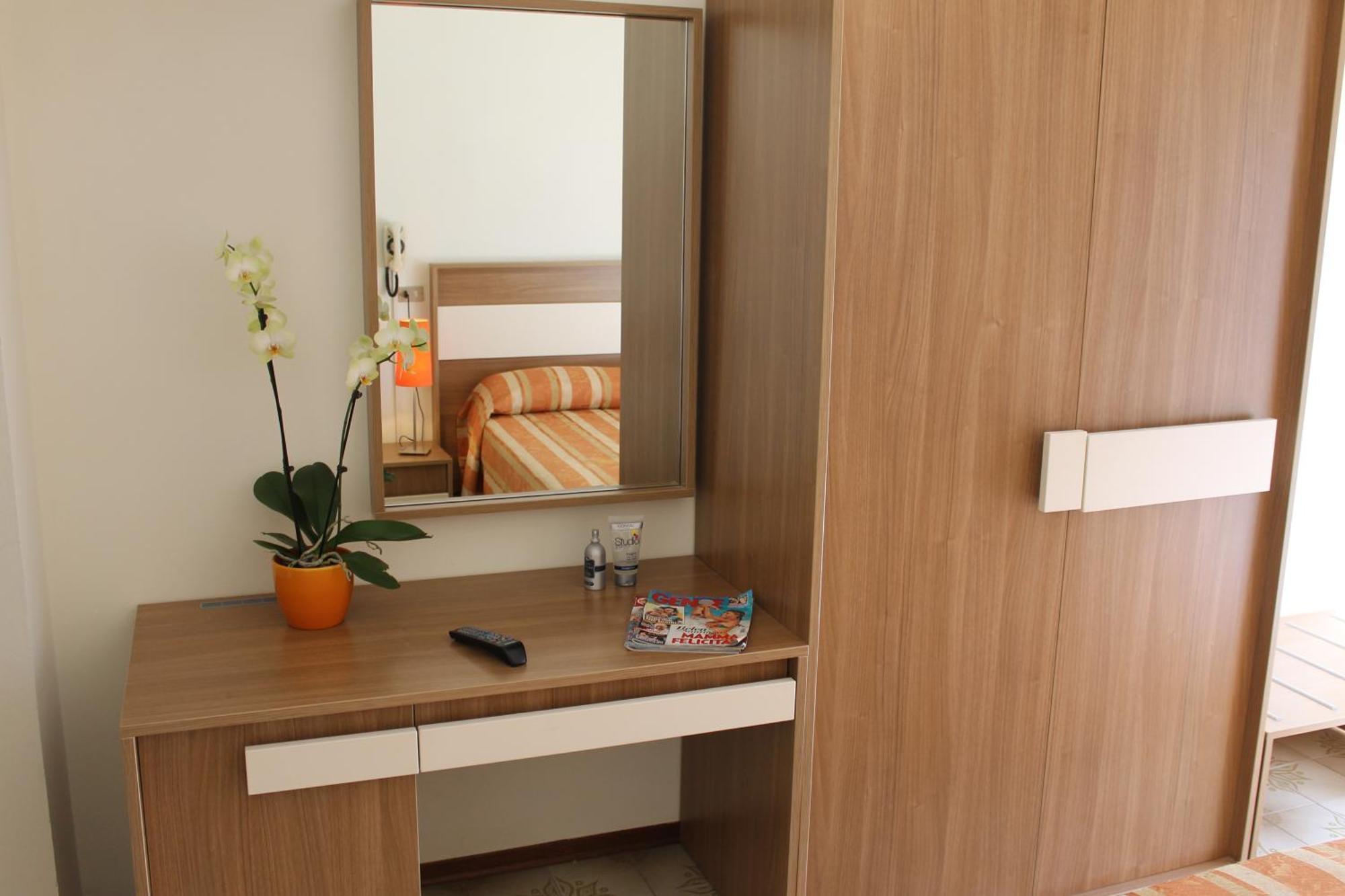 לידו די קלאסה Hotel Astor B&B מראה חיצוני תמונה
