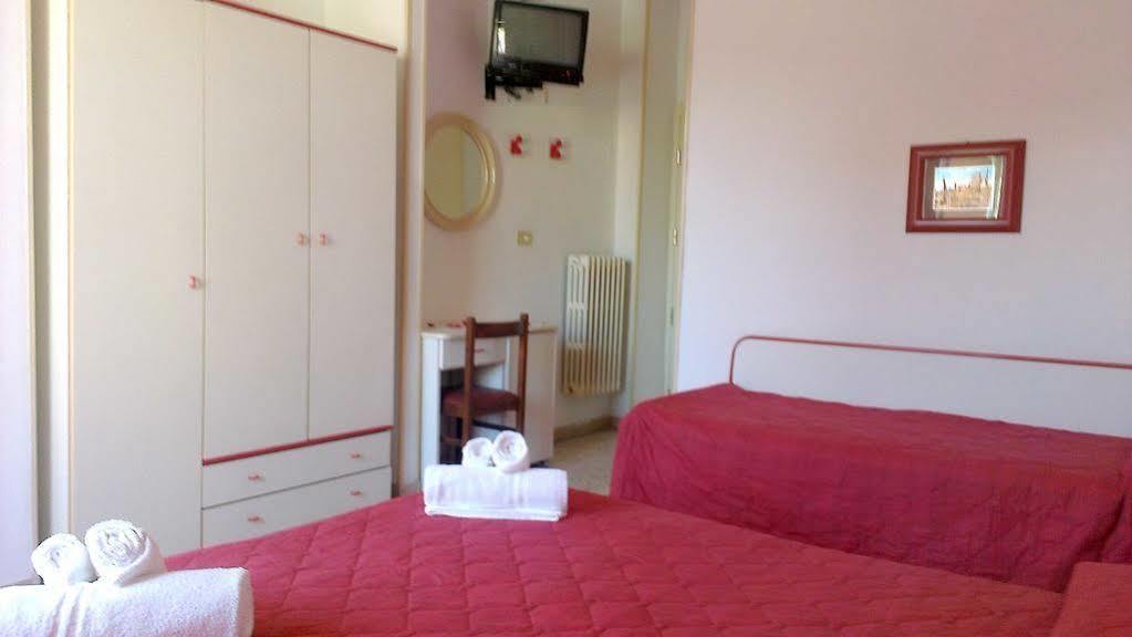 לידו די קלאסה Hotel Astor B&B מראה חיצוני תמונה
