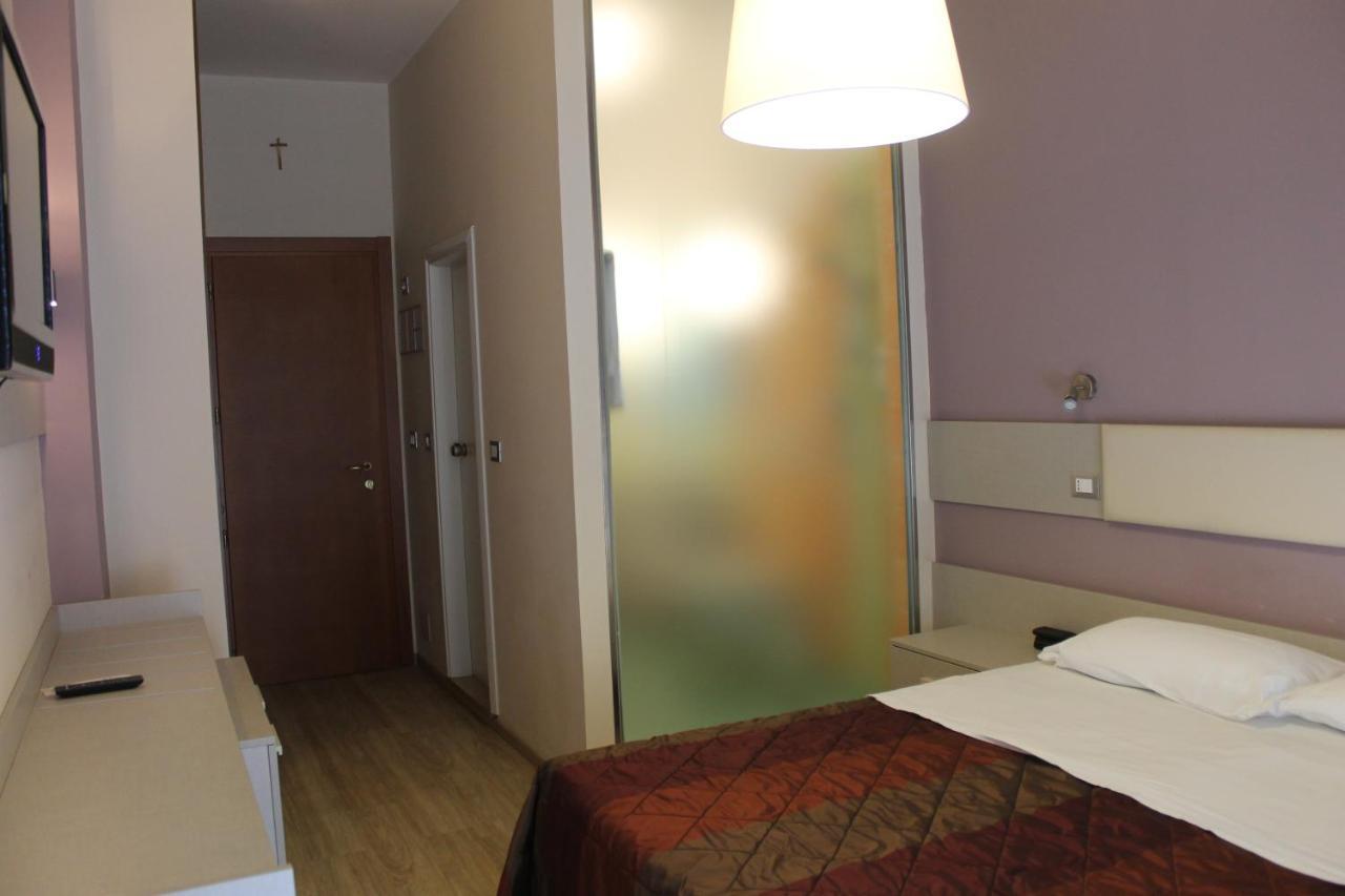 לידו די קלאסה Hotel Astor B&B מראה חיצוני תמונה